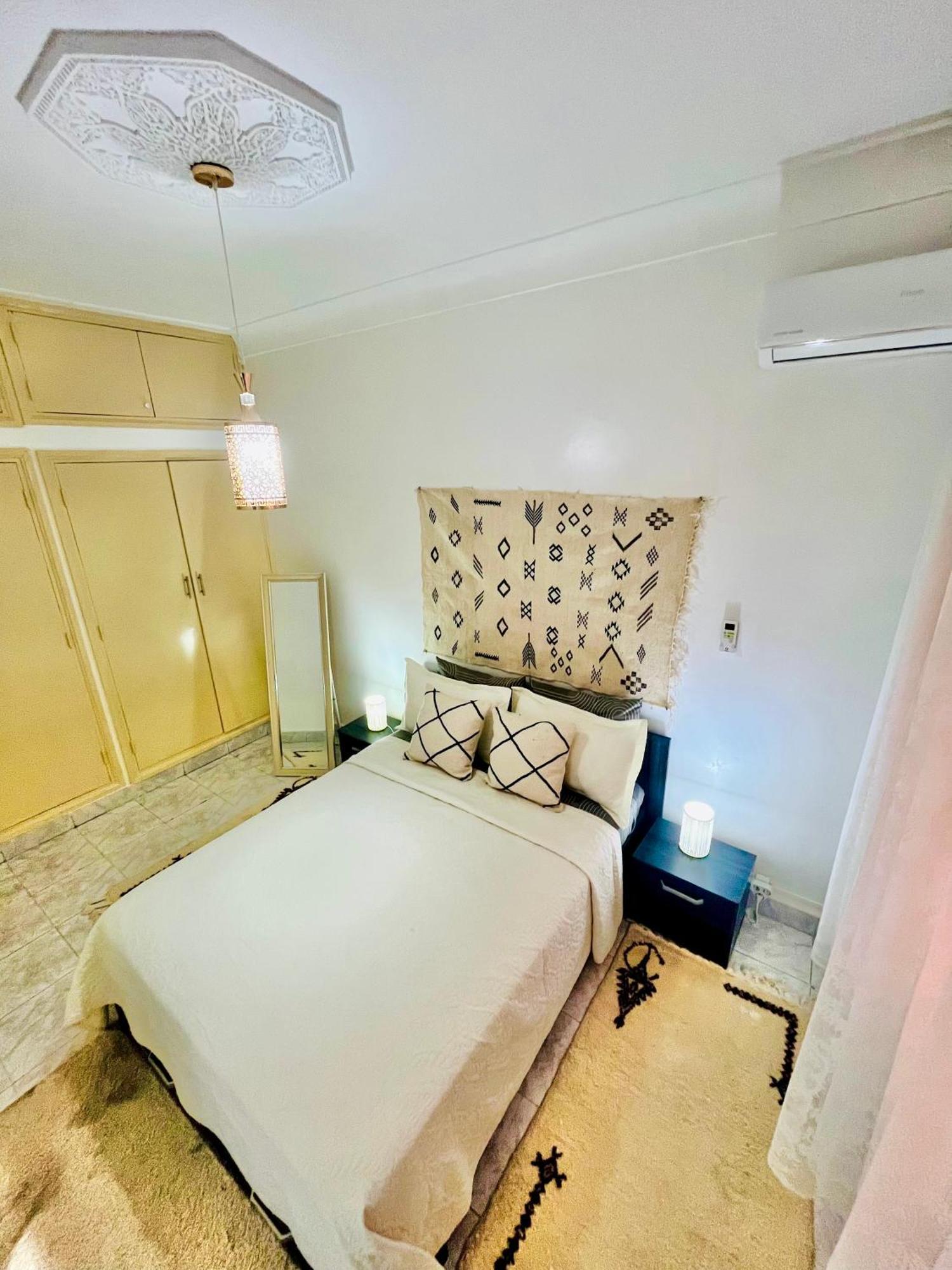 Apartment With Ac, Patio And Rooftop Appartement Climatise Avec Patio Et Toit Terrasse 마라케시 외부 사진