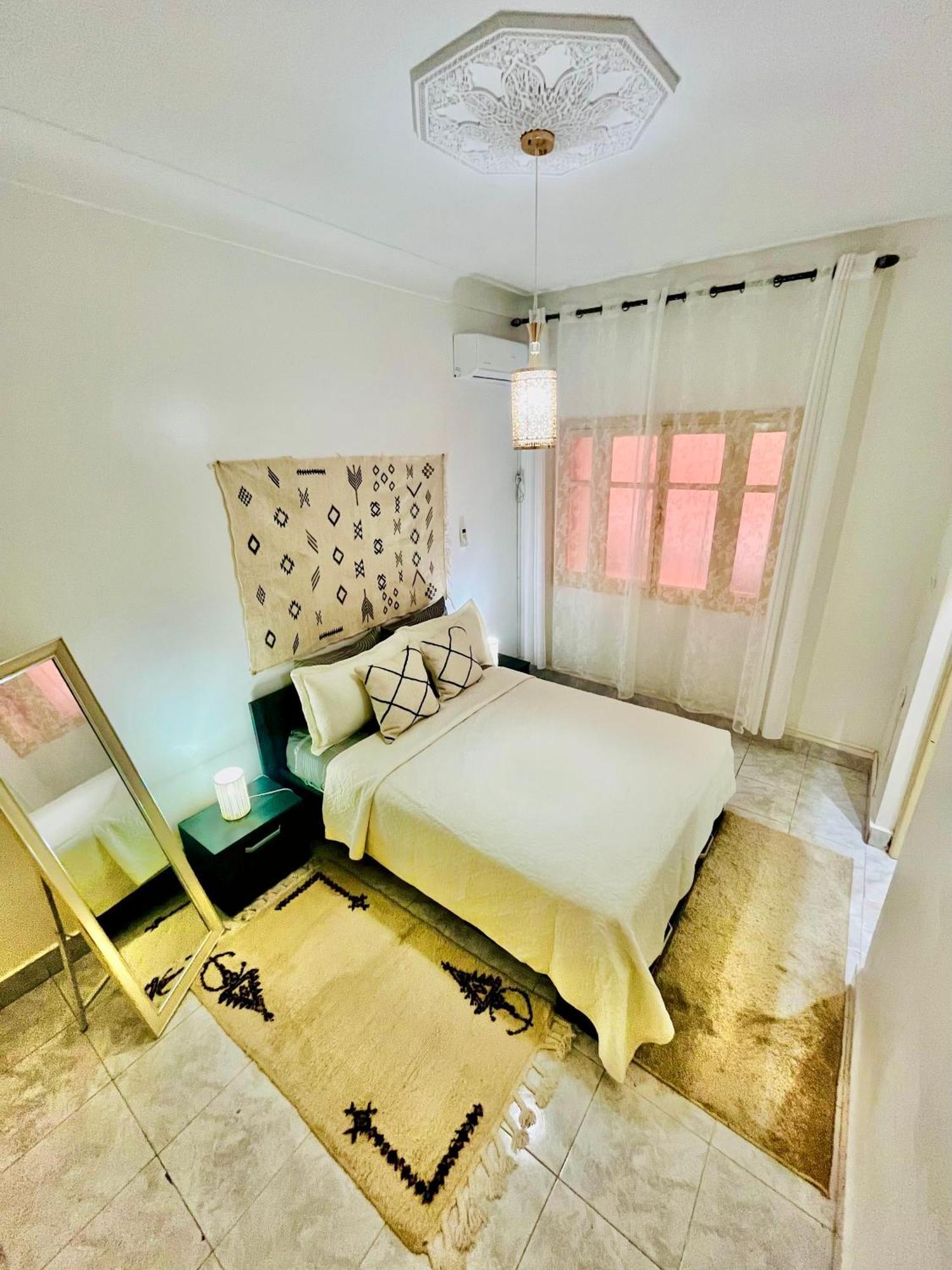 Apartment With Ac, Patio And Rooftop Appartement Climatise Avec Patio Et Toit Terrasse 마라케시 외부 사진