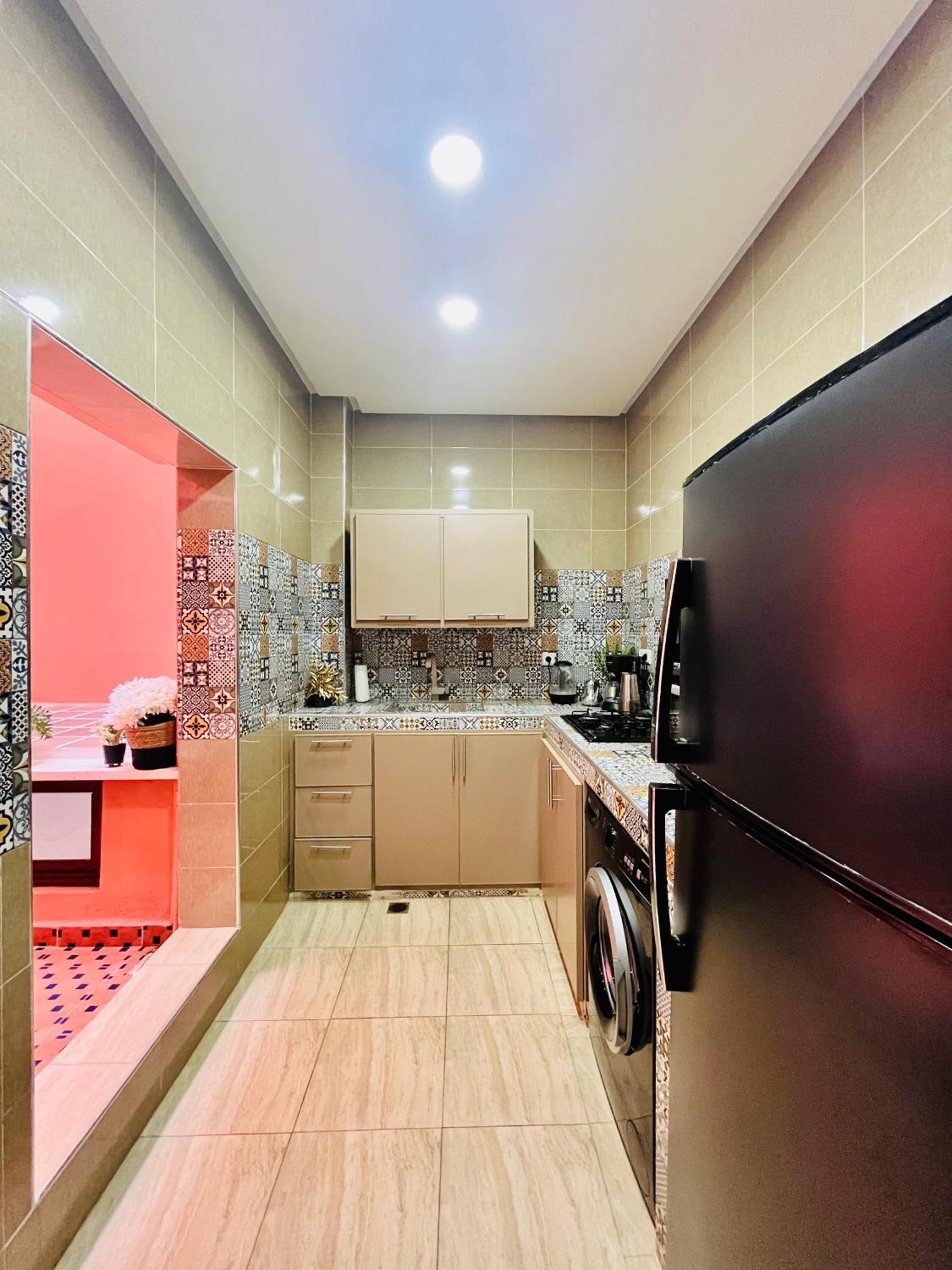 Apartment With Ac, Patio And Rooftop Appartement Climatise Avec Patio Et Toit Terrasse 마라케시 외부 사진